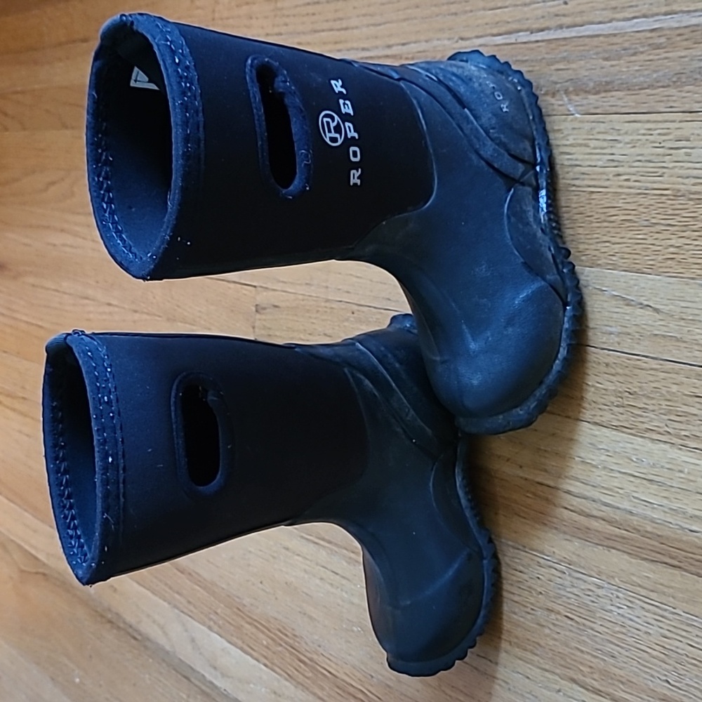 Roper Kid's Muck Boots. Size 9